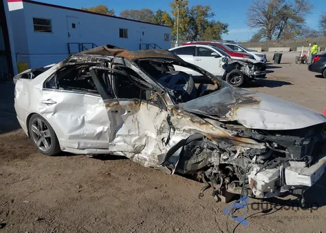 2011 Ford Fusion Sport z USA, uszkodzony, nr VIN 3FAHP0KCXBR153757